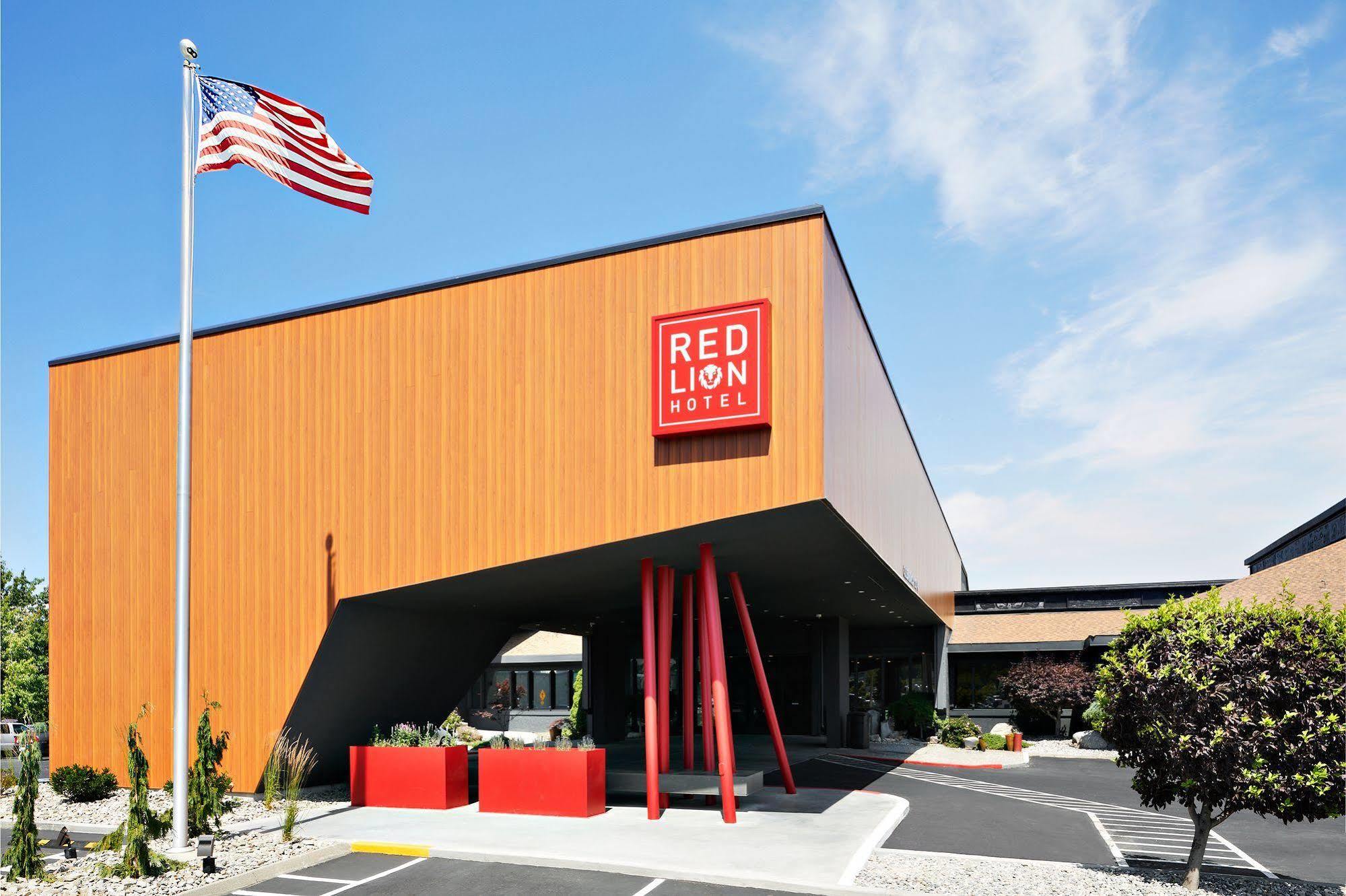 Red Lion Hotel Wenatchee City Center Exterior photo